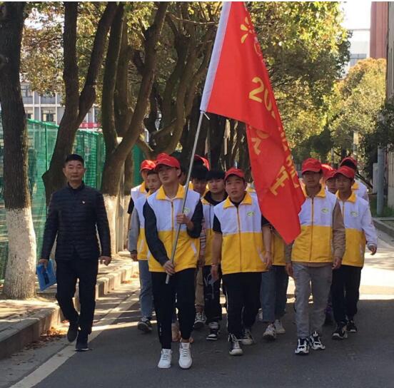 汽车工程学院劳动教育进课堂新闻稿